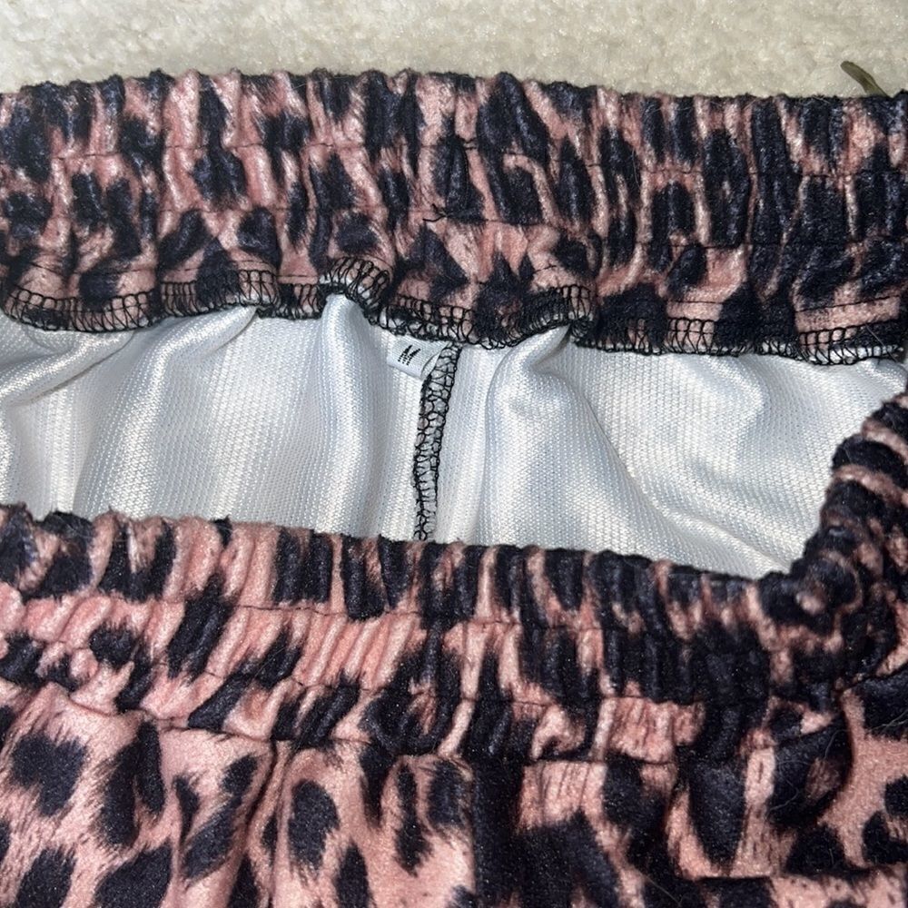 FOREVER21 Cheetah Shorts - Picture 3 of 5